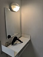 101 Guesthouse Hotel