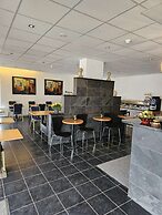 101 Guesthouse Hotel