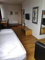 101 Guesthouse Hotel