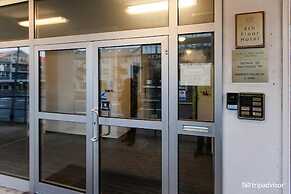 101 Guesthouse Hotel