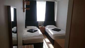 101 Guesthouse Hotel