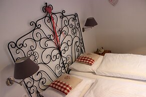 Hôtel La Maison Rouge