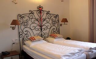 Hôtel La Maison Rouge
