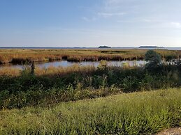 Sandaway Suites & Beach