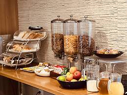 The Waverley International Hotel