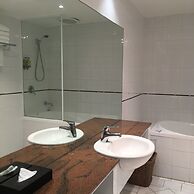 The Waverley International Hotel