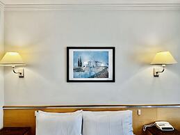 The Waverley International Hotel