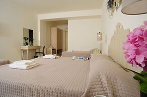 Maravel Star Art Hotel