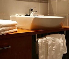 Roca Nevada Suites