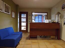 Roca Nevada Suites