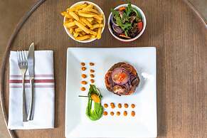 Le Petit Village Hotel & Spa