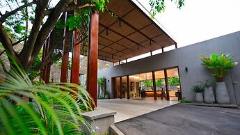 Le Petit Village Hotel & Spa