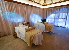 Le Petit Village Hotel & Spa