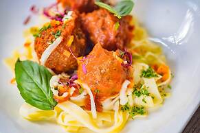 Le Petit Village Hotel & Spa