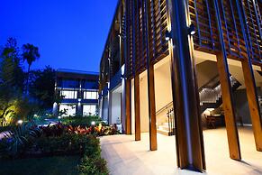 Le Petit Village Hotel & Spa