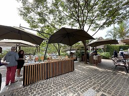 Le Petit Village Hotel & Spa