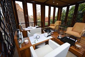 Le Petit Village Hotel & Spa