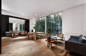 ANDAZ 5TH AVENUE, BY HYATT