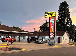 Annie Oakley Motel Oakley