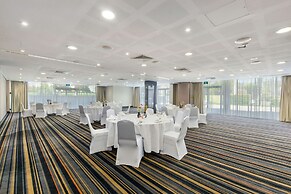 Quality Suites Pioneer Sands