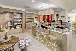 Hilton Garden Inn Waldorf