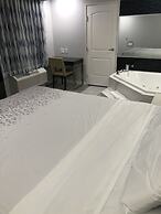 Travelodge Inn & Suites by Wyndham West Covina
