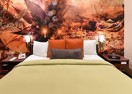 The Tangerine - A Burbank Hotel