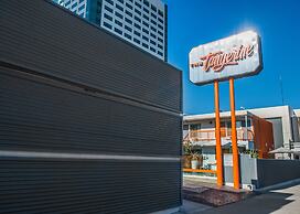 The Tangerine - A Burbank Hotel