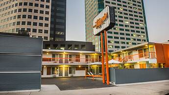 The Tangerine - A Burbank Hotel