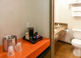 The Tangerine - A Burbank Hotel