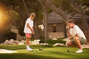 Pine Beach Pakostane - All Inclusive light