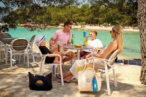 Pine Beach Pakostane - All Inclusive light