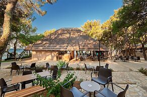 Pine Beach Pakostane - All Inclusive light