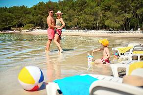 Pine Beach Pakostane - All Inclusive light