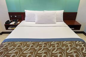 Microtel by Wyndham Mall of Asia