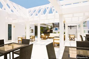 Microtel by Wyndham Mall of Asia