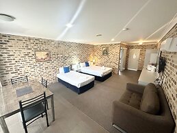 Airport Motel Sir Francis Drake