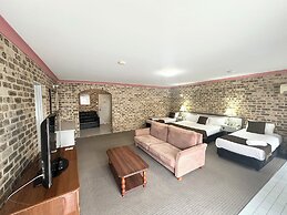 Airport Motel Sir Francis Drake