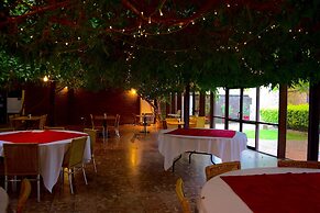 Airport Motel Sir Francis Drake