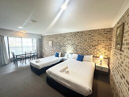 Airport Motel Sir Francis Drake