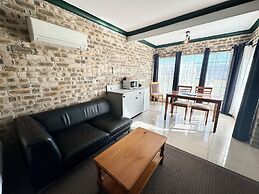 Airport Motel Sir Francis Drake