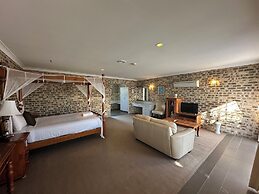 Airport Motel Sir Francis Drake