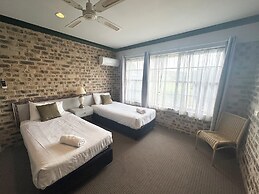 Airport Motel Sir Francis Drake