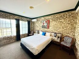 Airport Motel Sir Francis Drake