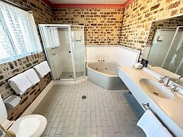 Airport Motel Sir Francis Drake