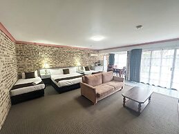 Airport Motel Sir Francis Drake