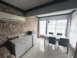 Airport Motel Sir Francis Drake