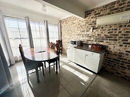 Airport Motel Sir Francis Drake