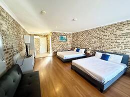 Airport Motel Sir Francis Drake