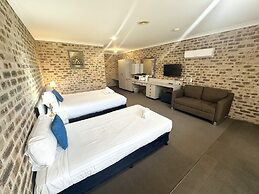 Airport Motel Sir Francis Drake